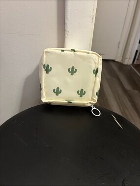 Fashion Bug Cream Mini Cactus Makeup Pouch